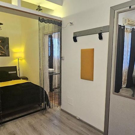 Tantra Studio 1 Conta Universitate Bucharest Luaran gambar