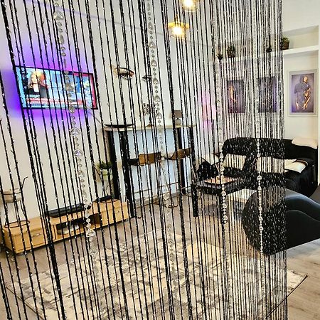 Tantra Studio 1 Conta Universitate Bucharest Luaran gambar
